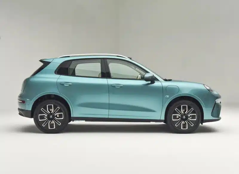 Carro GWM Ora 5, em vista lateral