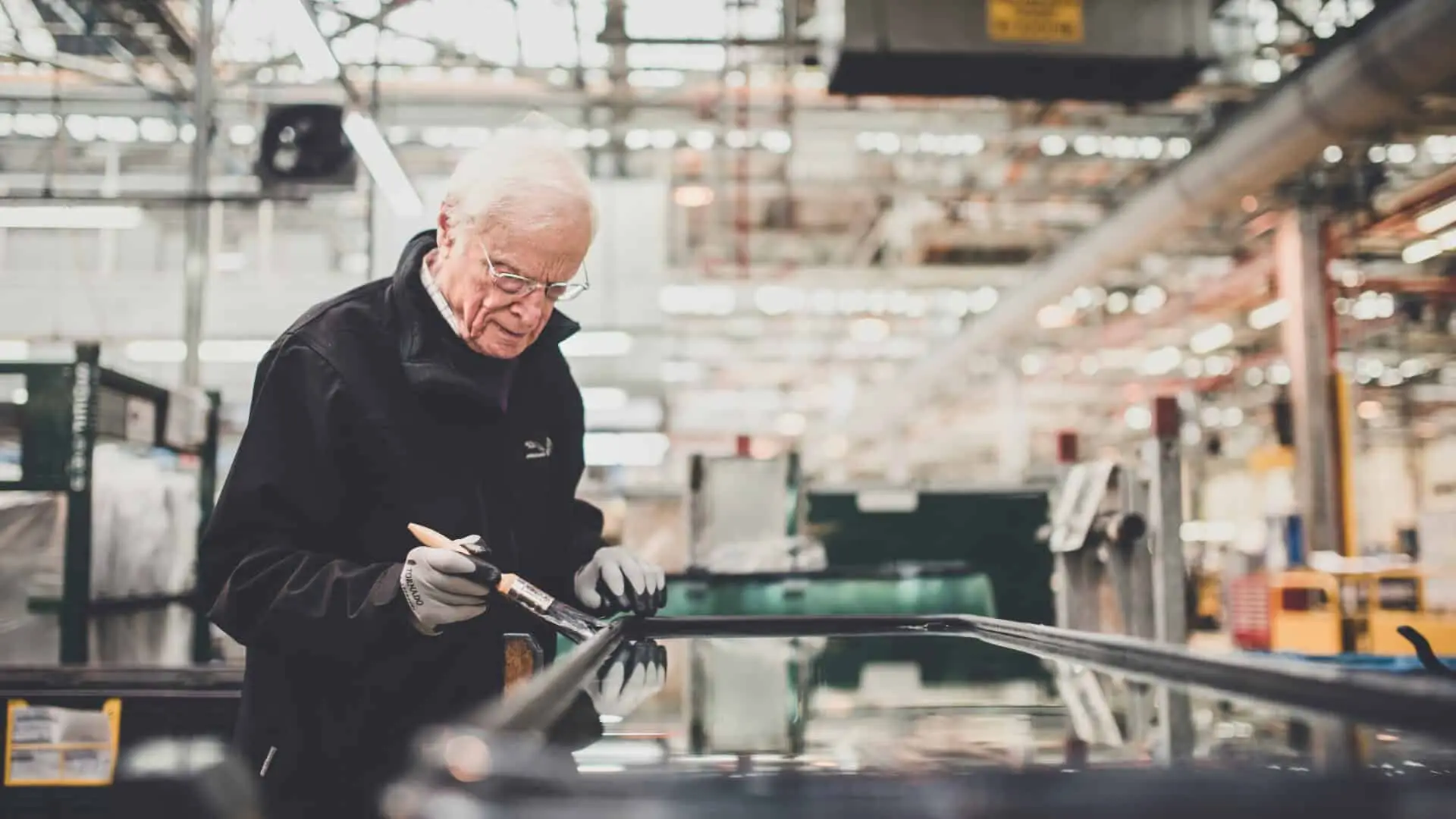 Foto da linha de produção da Jaguar Land Rover no Reino Unido