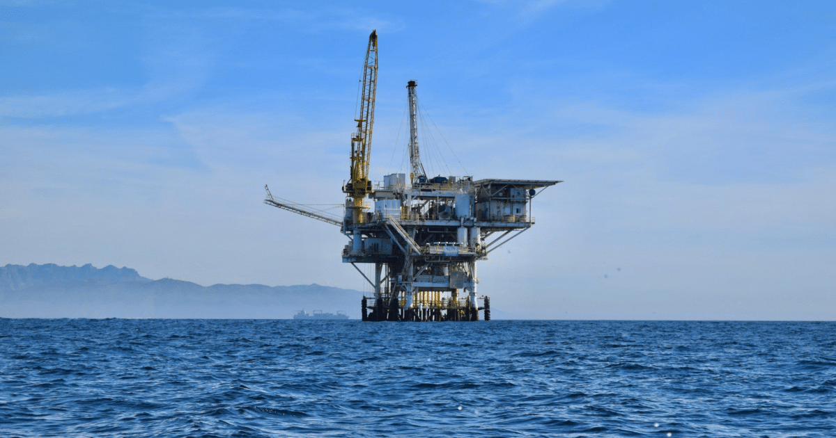Plataforma de petróleo no mar