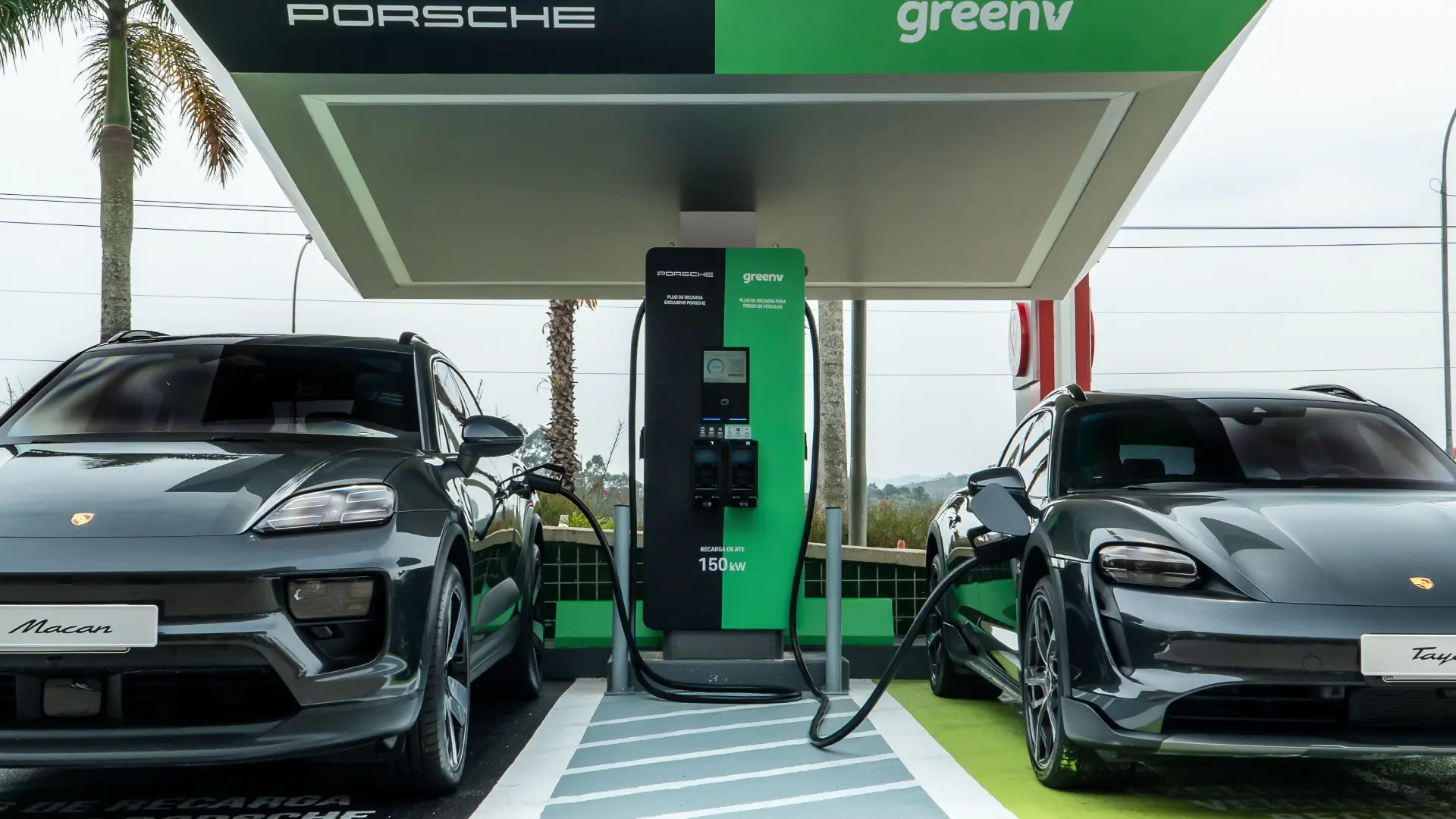 Porsche anuncia 66 novos carregadores DC ultra rápidos de 150 kW nas rodovias do Brasil