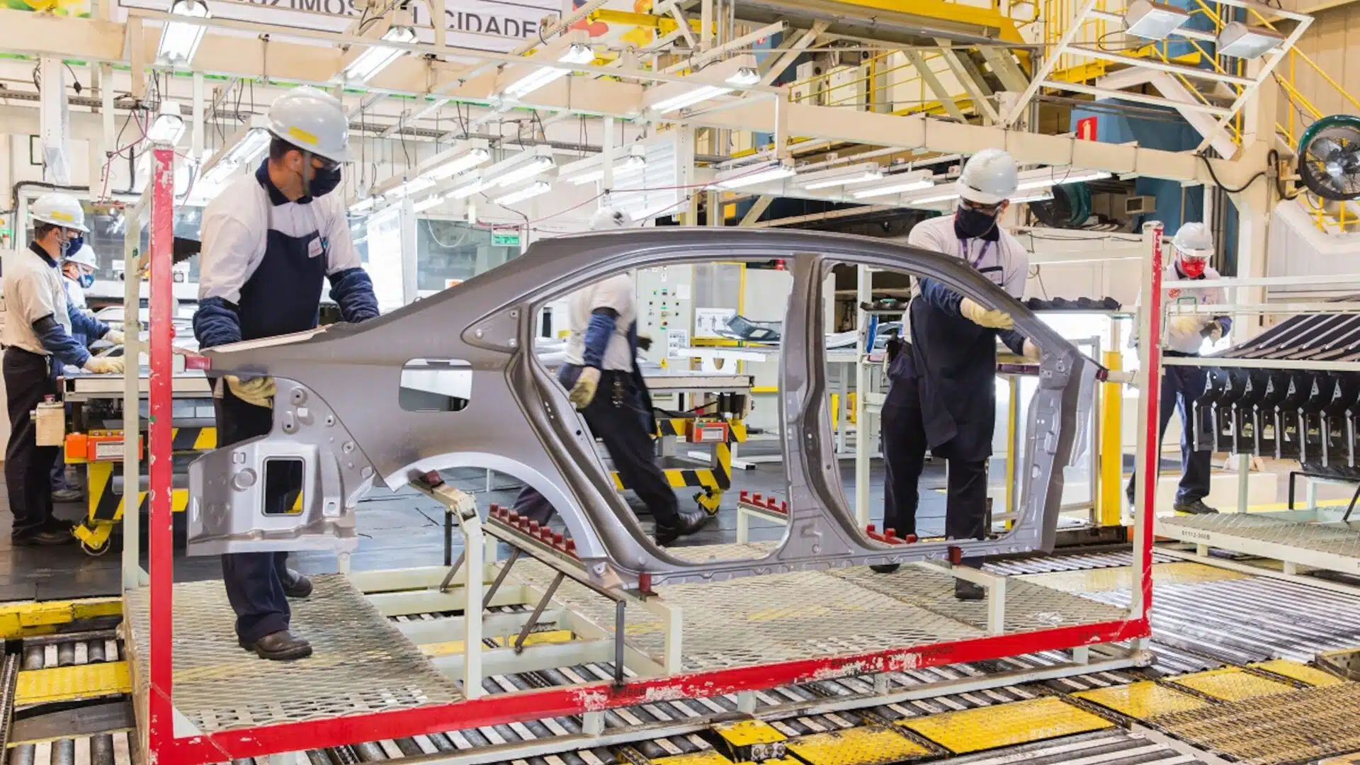 Foto de carro sendo produzido na planta da Toyota em Indaiatuba - SP