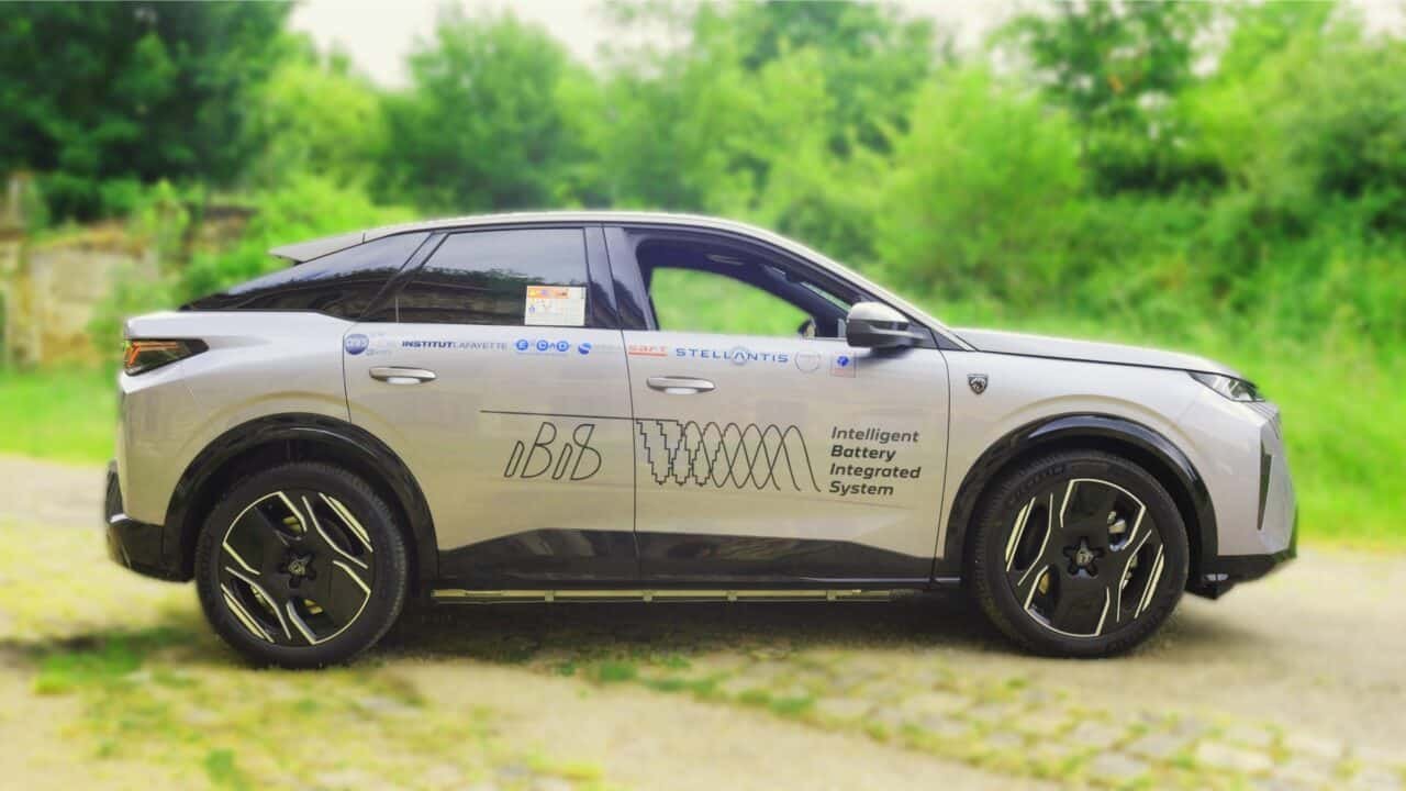 Nova bateria da Stellantis oferece carregamento 15% mais rápido e maior eficiência energética