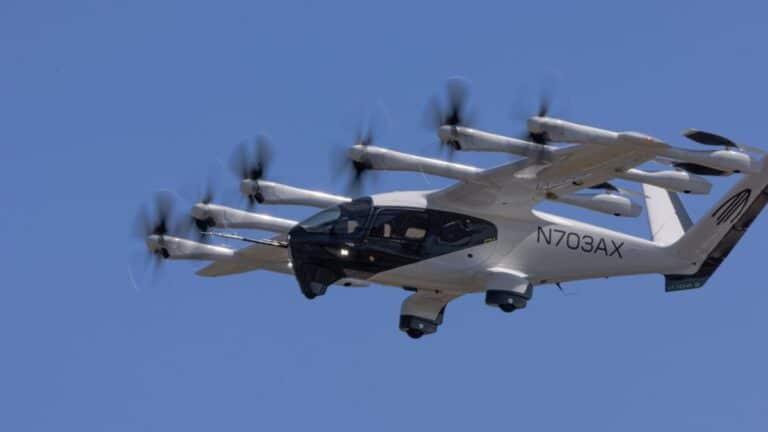 Assista: avião elétrico (eVTOL) tripulado tem demonstração pública