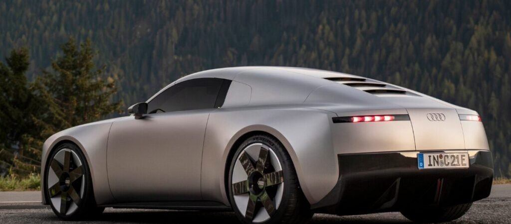 Foto do carro conceito Audi Concept C, saindo