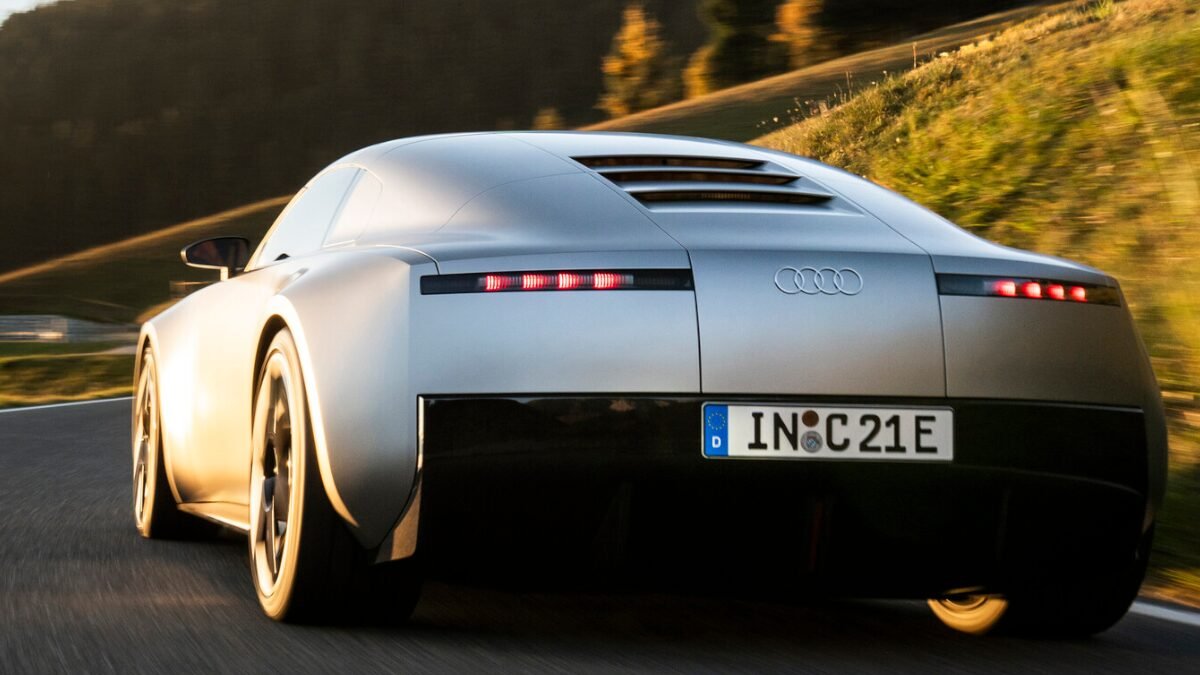 Foto do carro conceito Audi Concept C, traseira