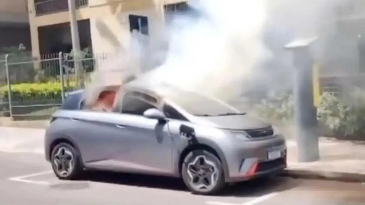 Dolphin Mini pegando fogo em Santa Maria, Rio Grande do Sul