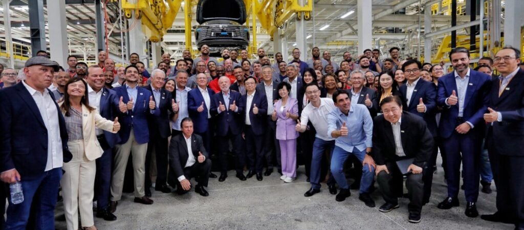 Lula e Alckmin na inauguração da fábrica da BYD em Camaçari