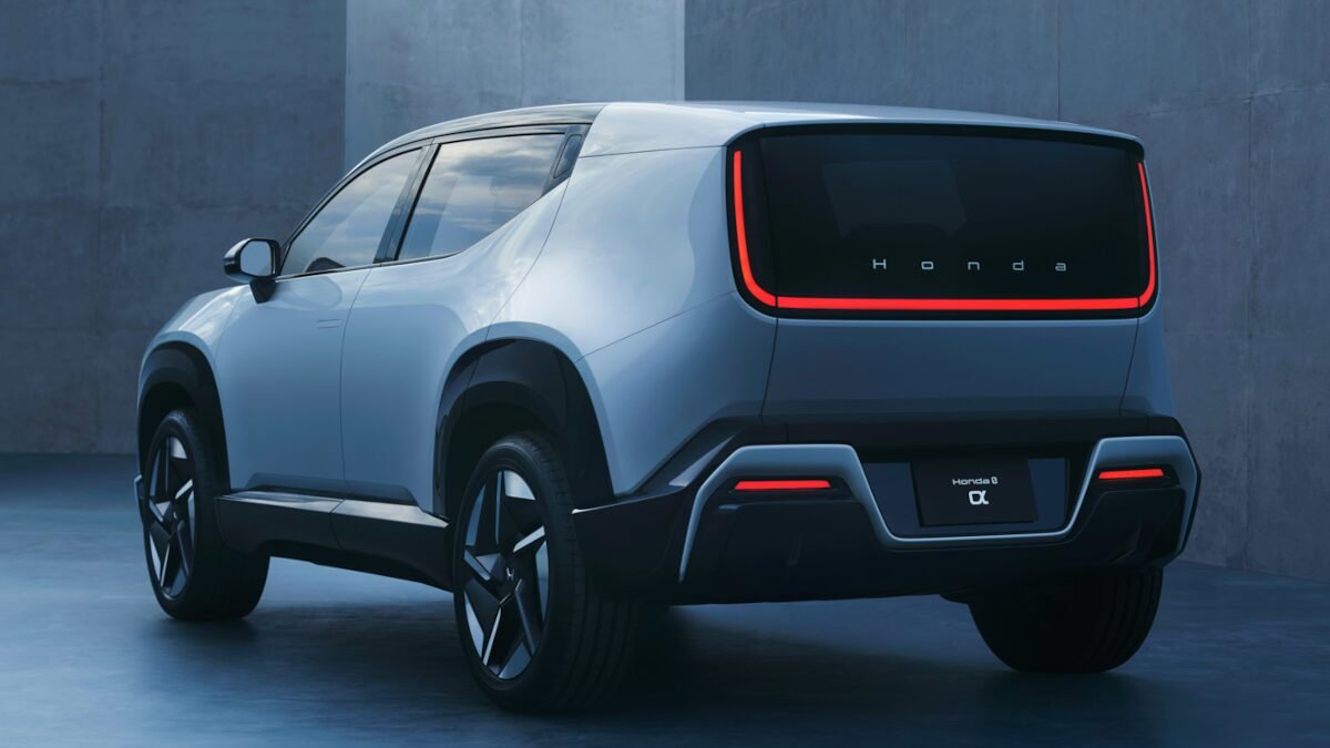 Foto do carro Honda Zero Alpha, se afastando