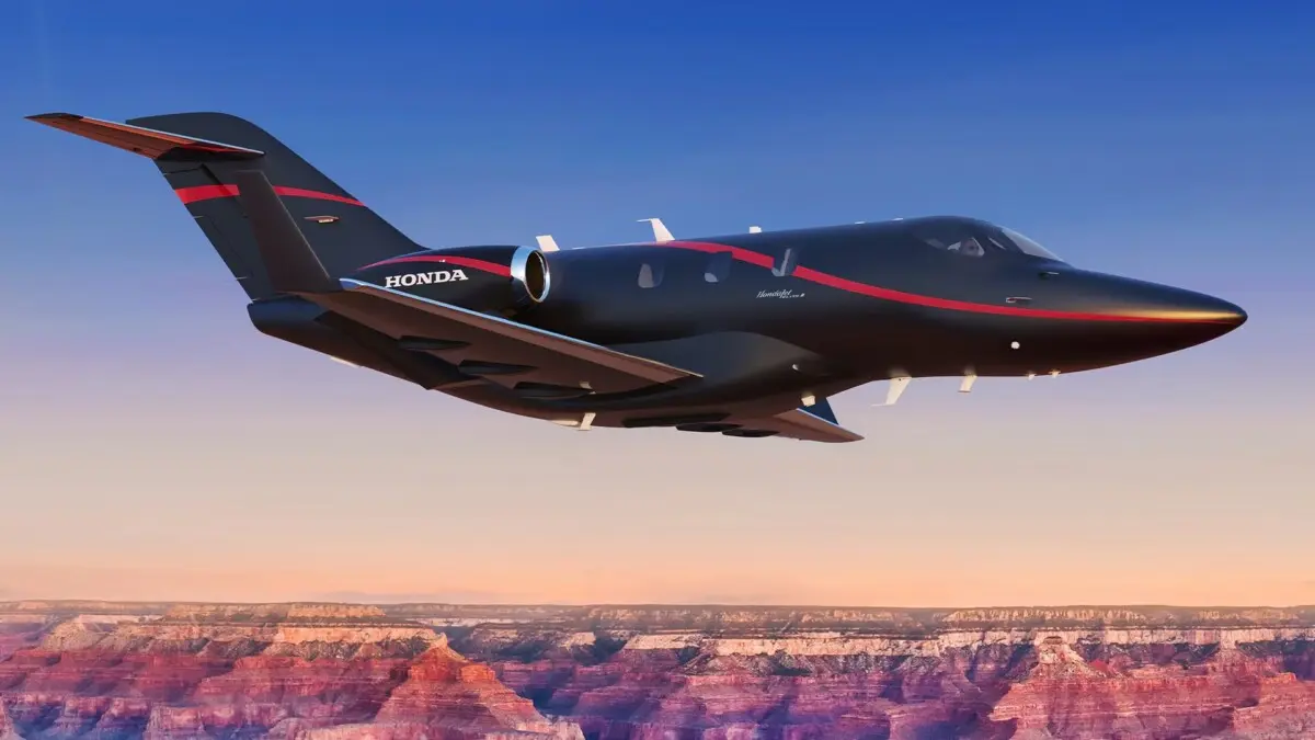 Imagem do minijato HondaJet Elite II voando sobre o Grande Cânion