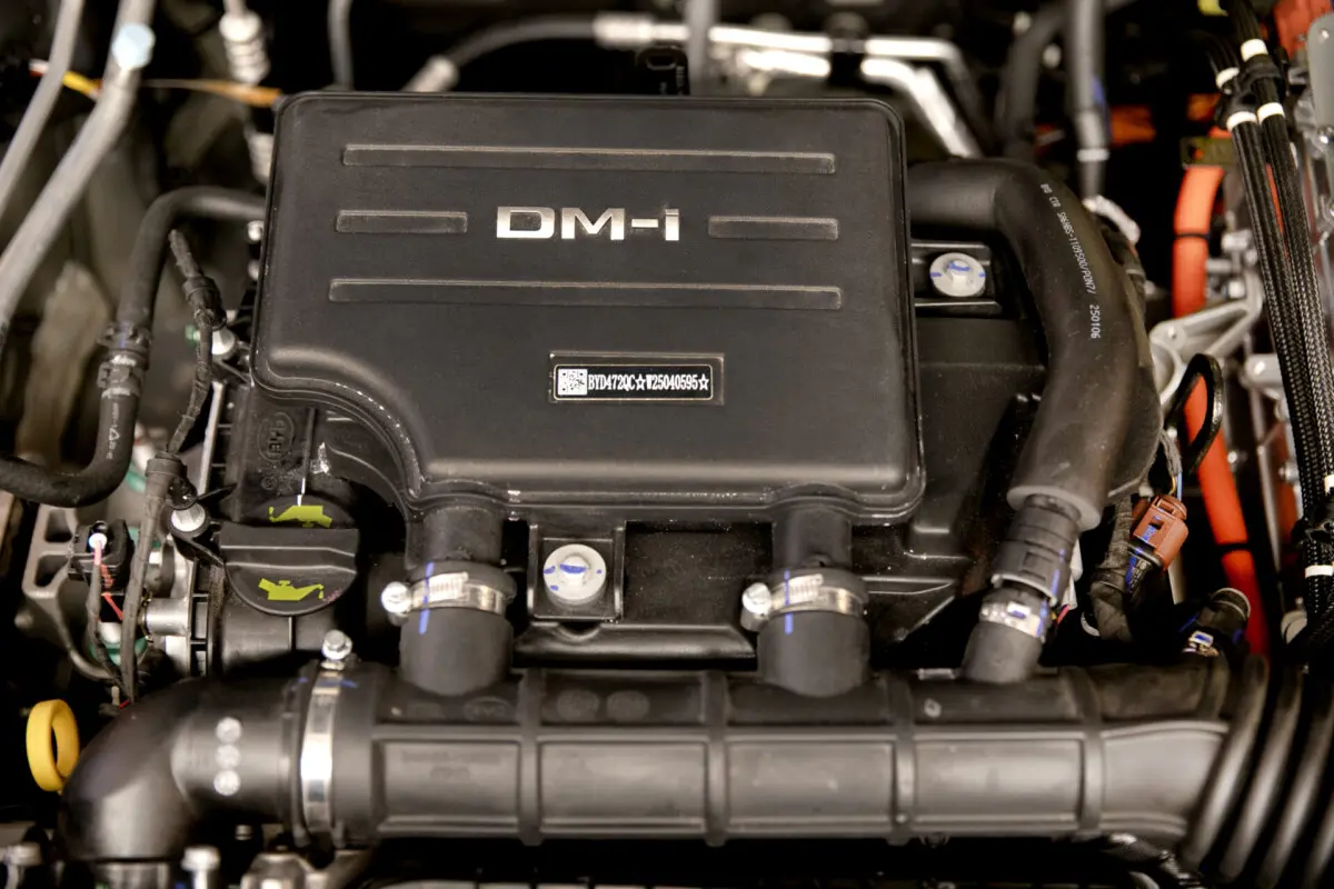 Foto do motor flex híbrido da BYD