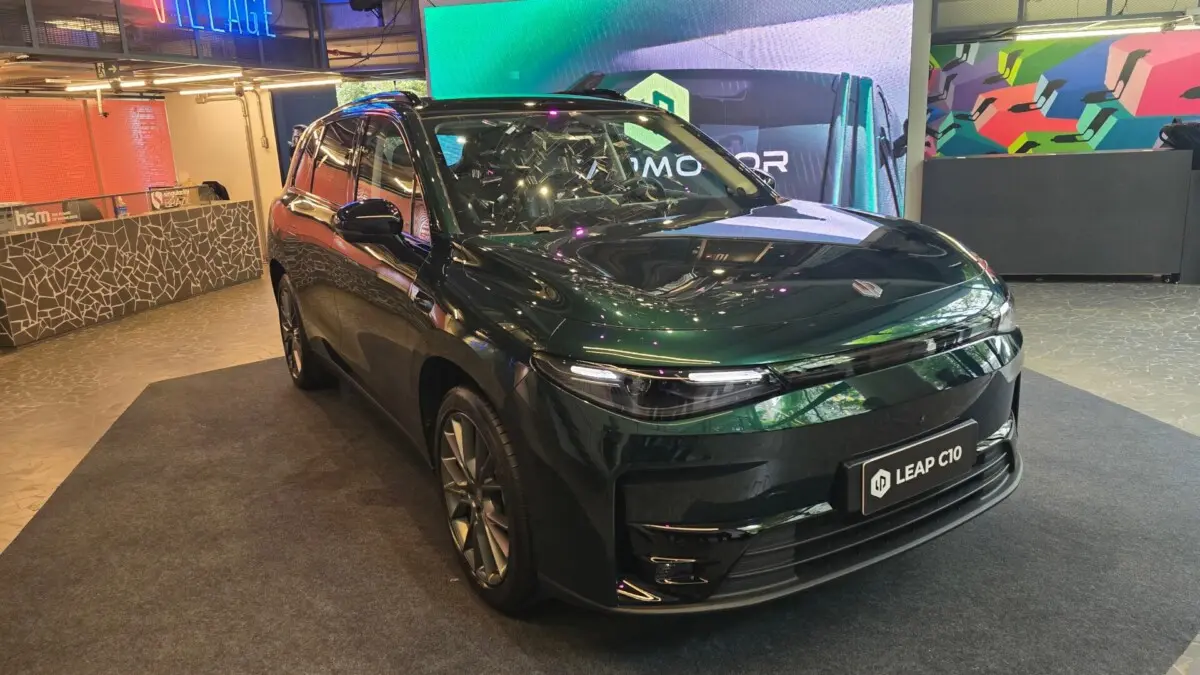 Vista do carro Leap C10 em exposição em São Paulo