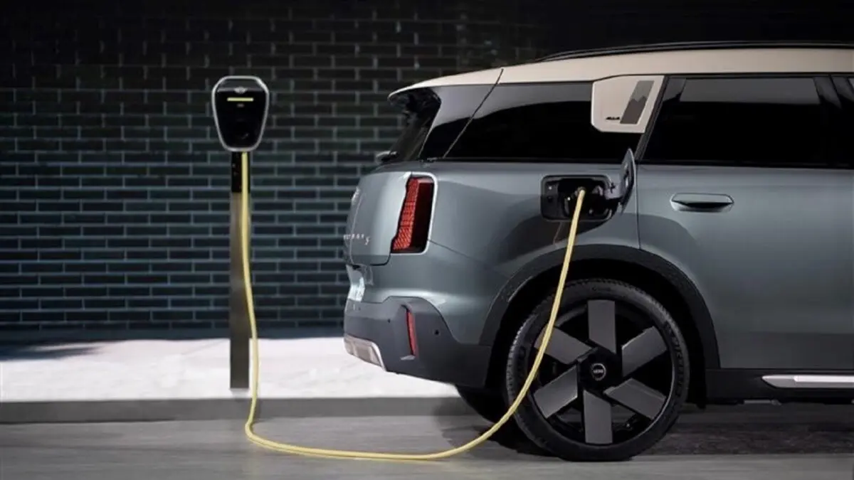 Carro elétrico MINI carregando