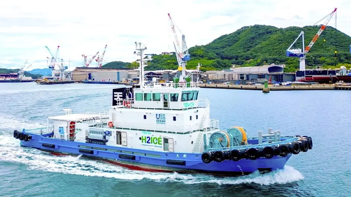 Fotos do barco rebocador a hidrogênio Ten-Oh