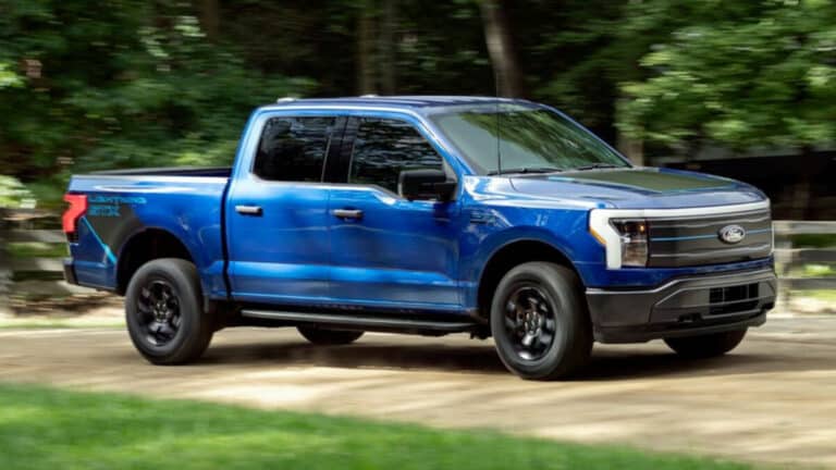 Ford pisa no freio dos elétricos e produção da F-150 Lightning é suspensa