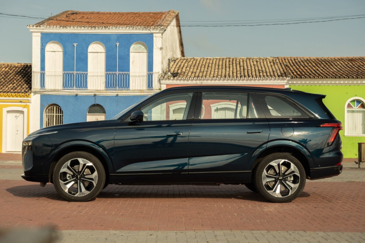 Foto do carro GWM Wey 07, visão lateral