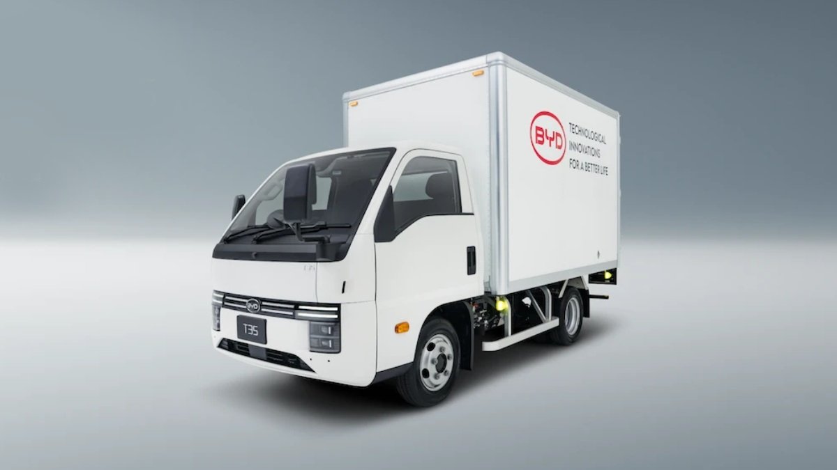Caminhão elétrico BYD T35 na versão furgão de alumínio