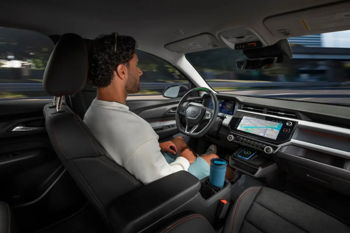 Foto mostrando o interior do Chevrolet Bolt
