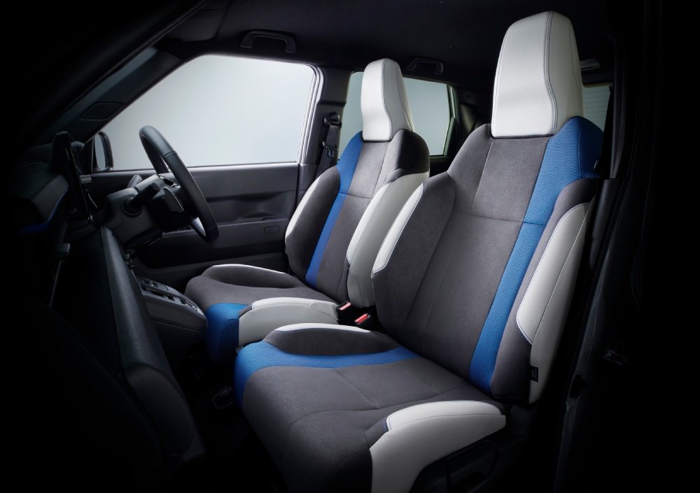 Interior do Honda Super-One conta com bancos exclusivos