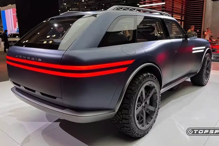 Genesis SUV off-road traseira. Foco nos faróis vermelhos de led e rodas traseiras do veículo