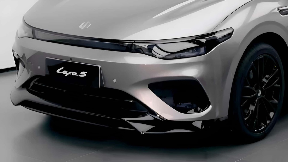 Detalhe frontal do B05 Ultra