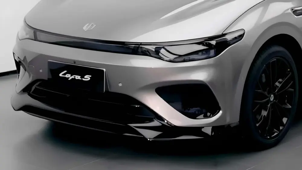Detalhe frontal do B05 Ultra