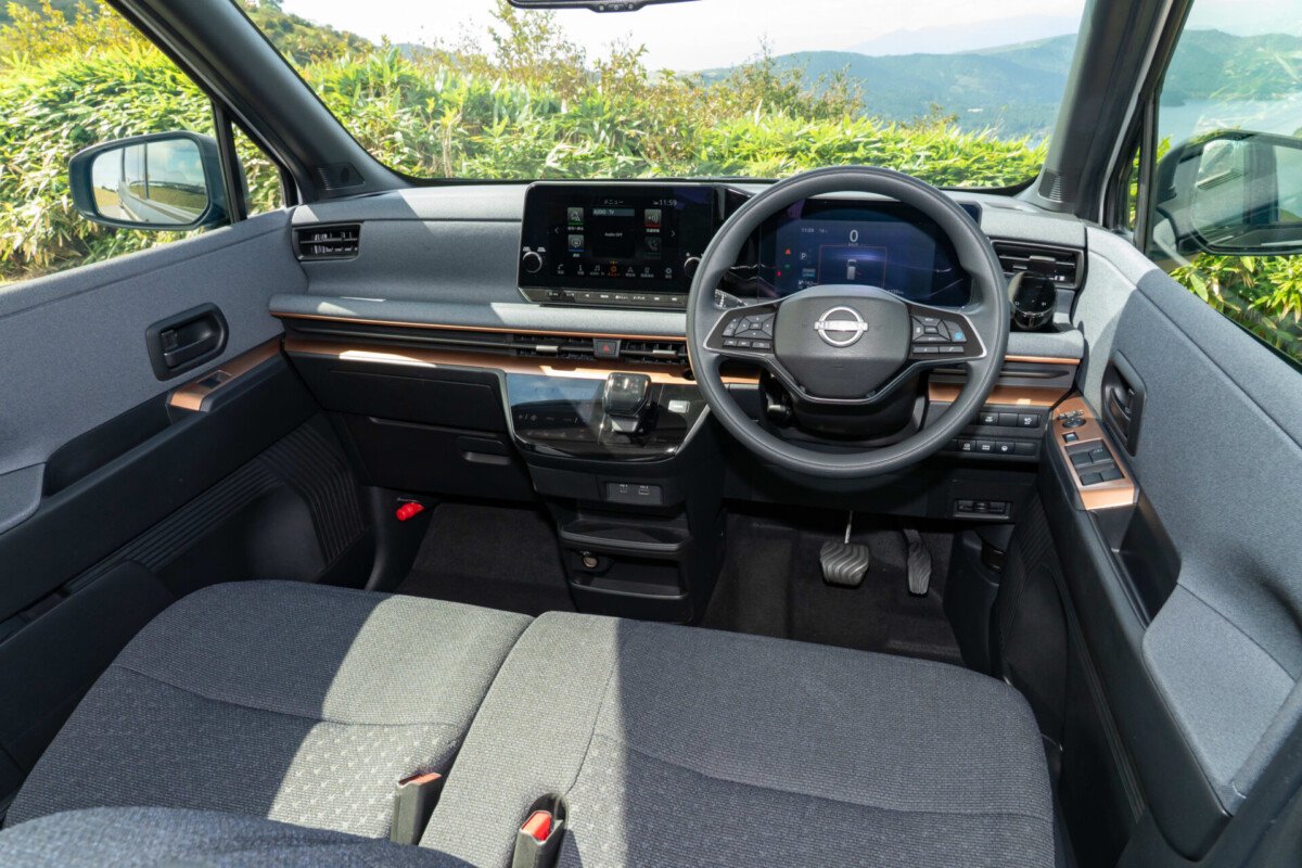 Foto do painel do carro protótipo Nissan Sakura ev