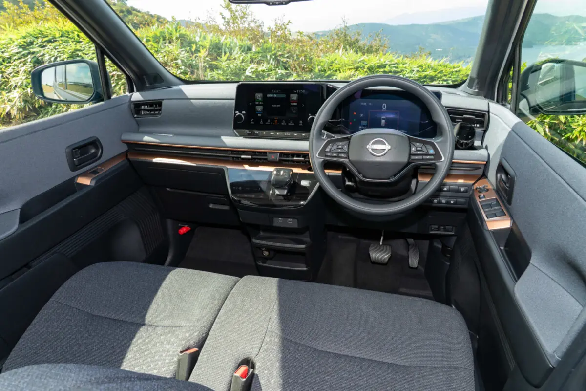 Foto do painel do carro protótipo Nissan Sakura ev