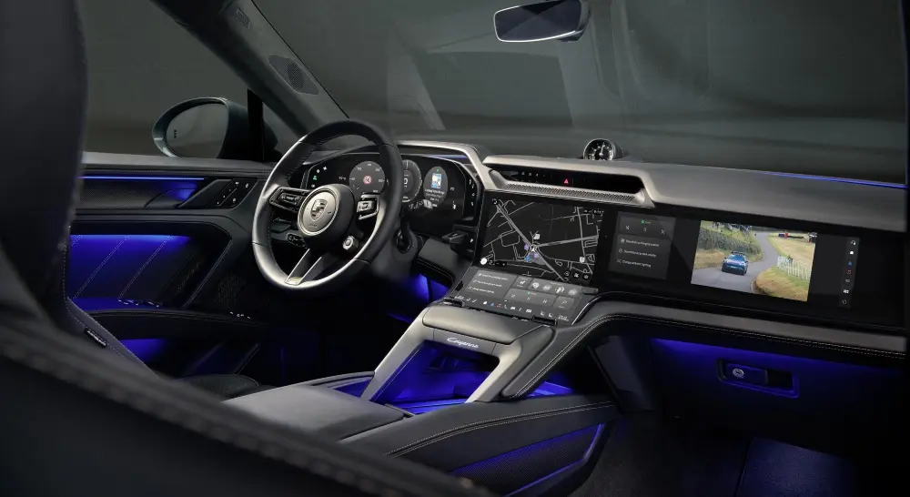 Imagem do interior do Porsche Cayenne elétrico
