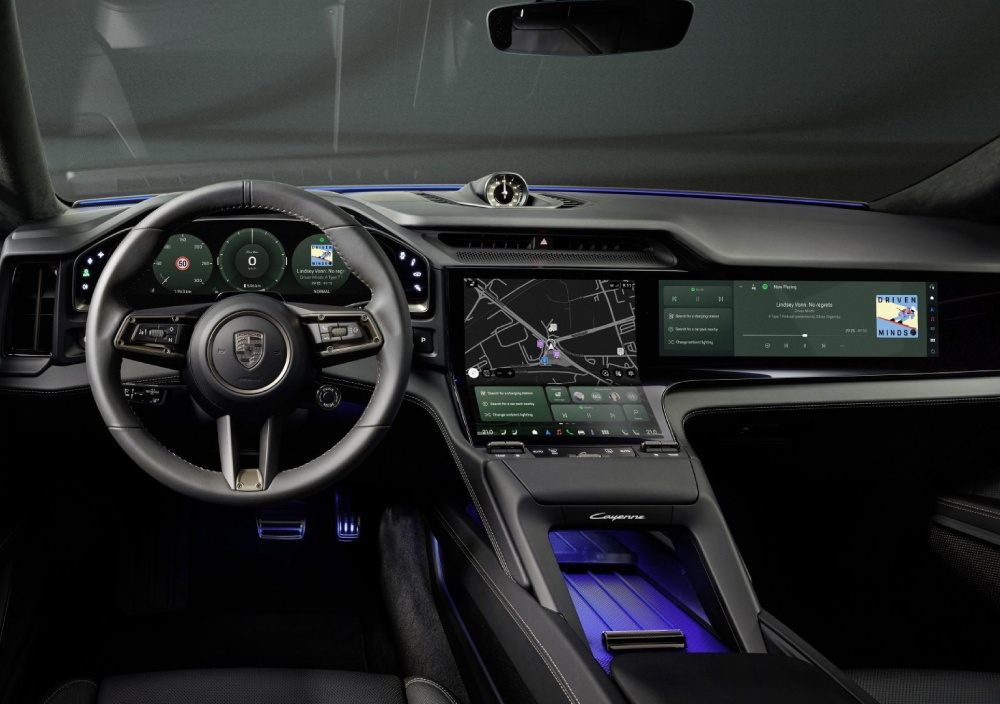 Imagem do interior do Porsche Cayenne elétrico