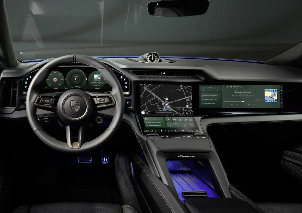 Imagem do interior do Porsche Cayenne elétrico