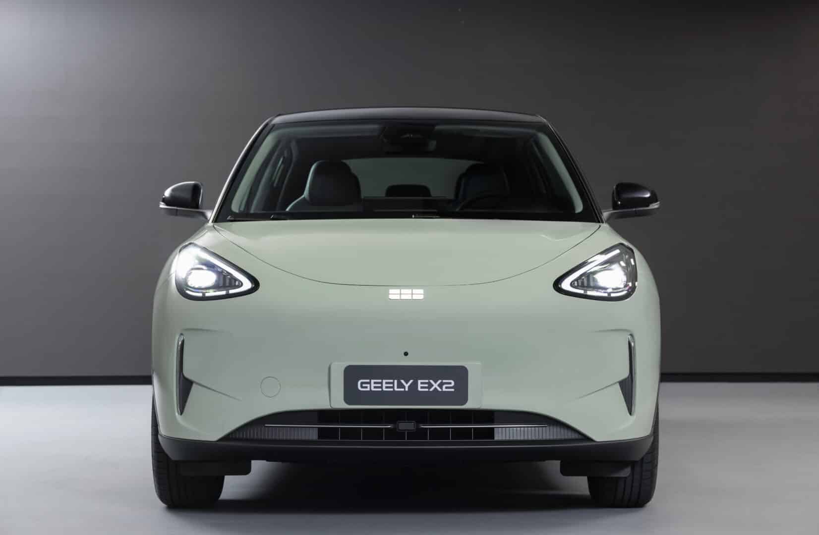 Detalhe da frente do Geely EX2