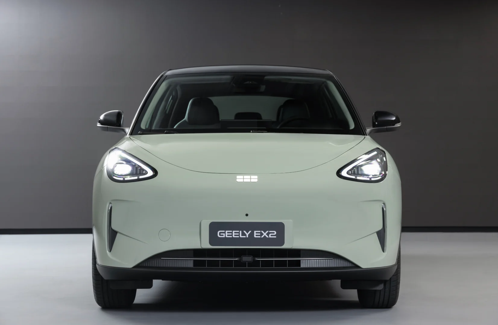 Detalhe da frente do Geely EX2