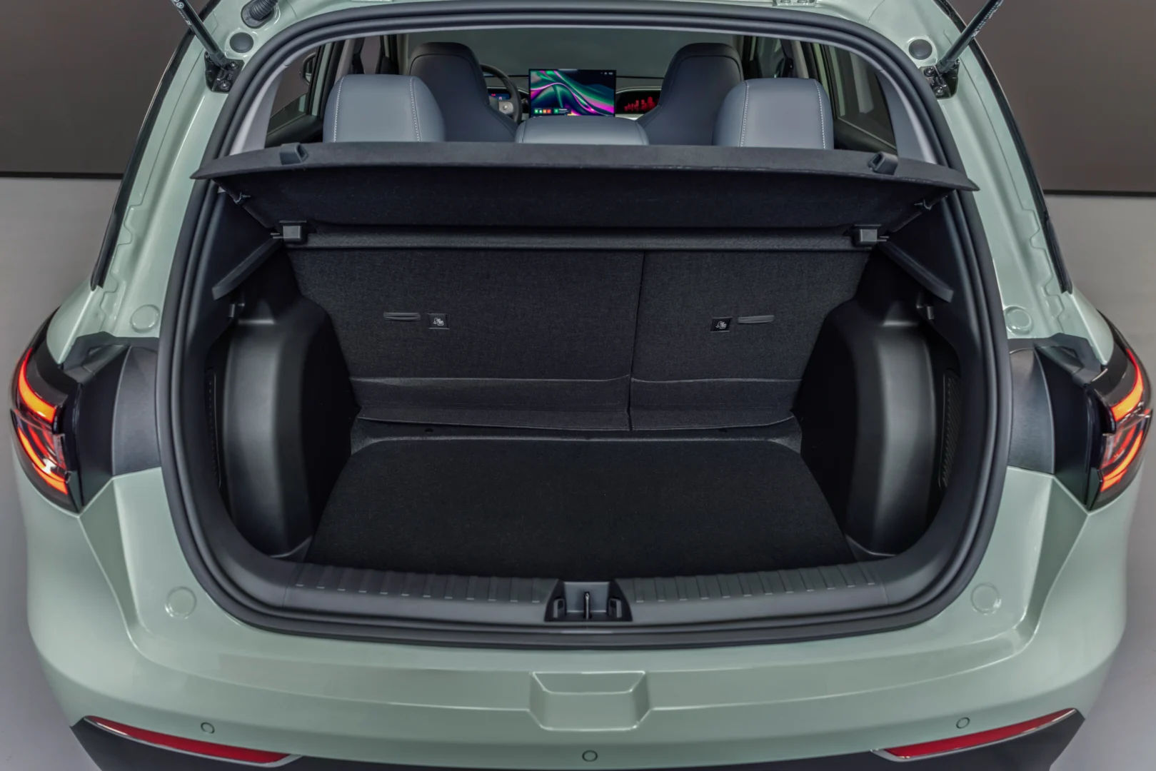 Detalhe do porta-malas do Geely EX2