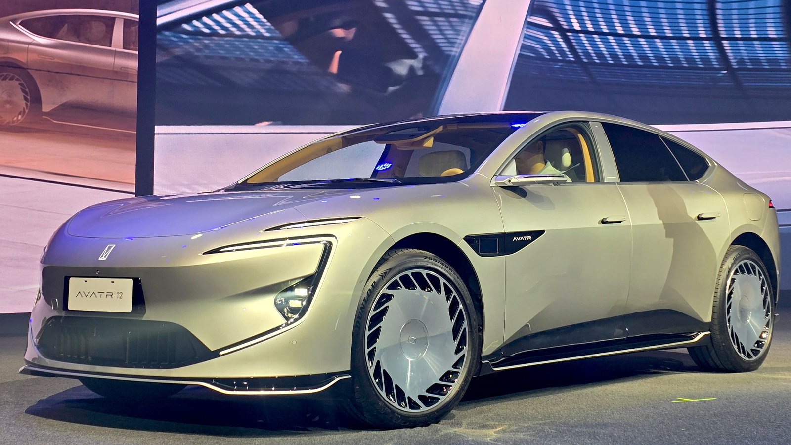 Foto do carro esportivo Changan Avatr 12 no Salão do Automóvel de São Paulo