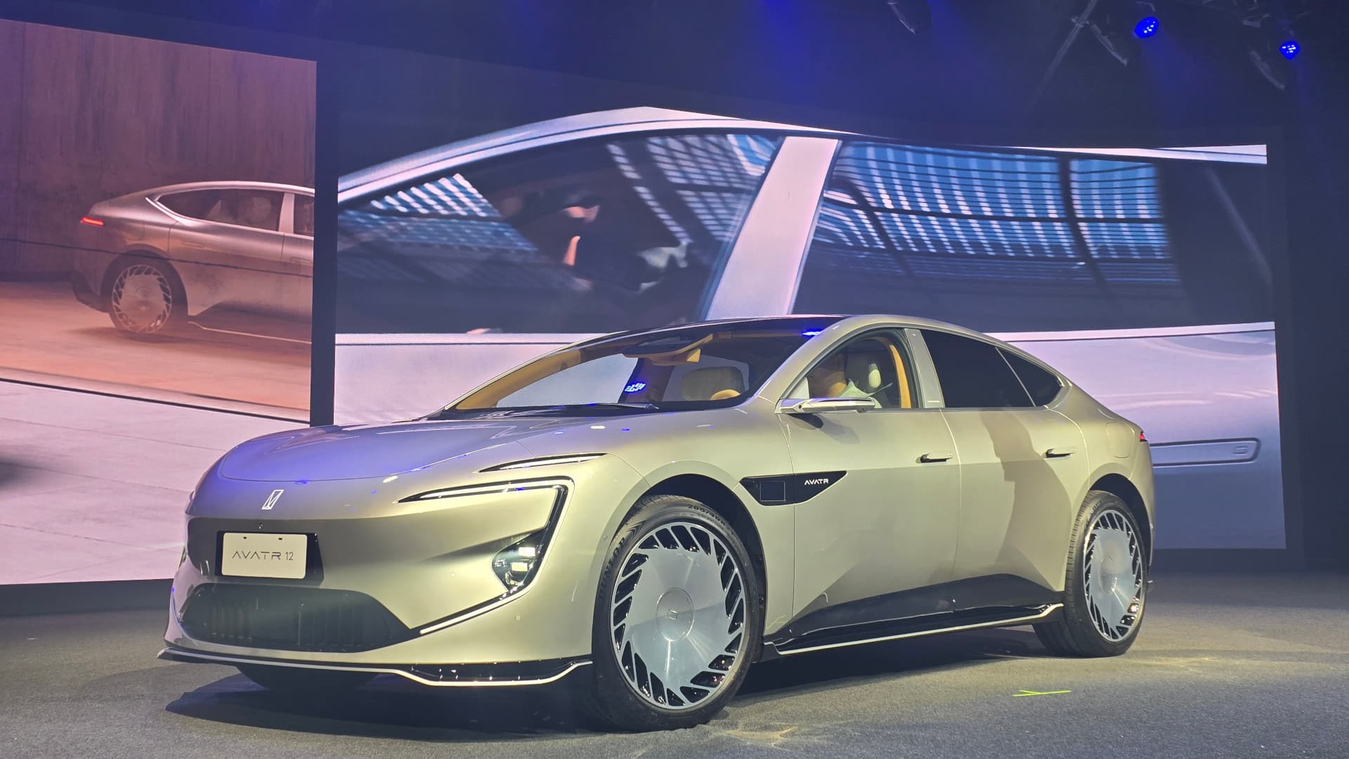 Foto do carro esportivo Changan Avatr 12 no Salão do Automóvel de São Paulo