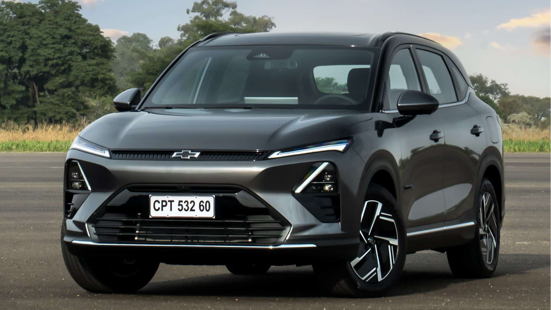 Close da frente do carro Chevrolet Captiva