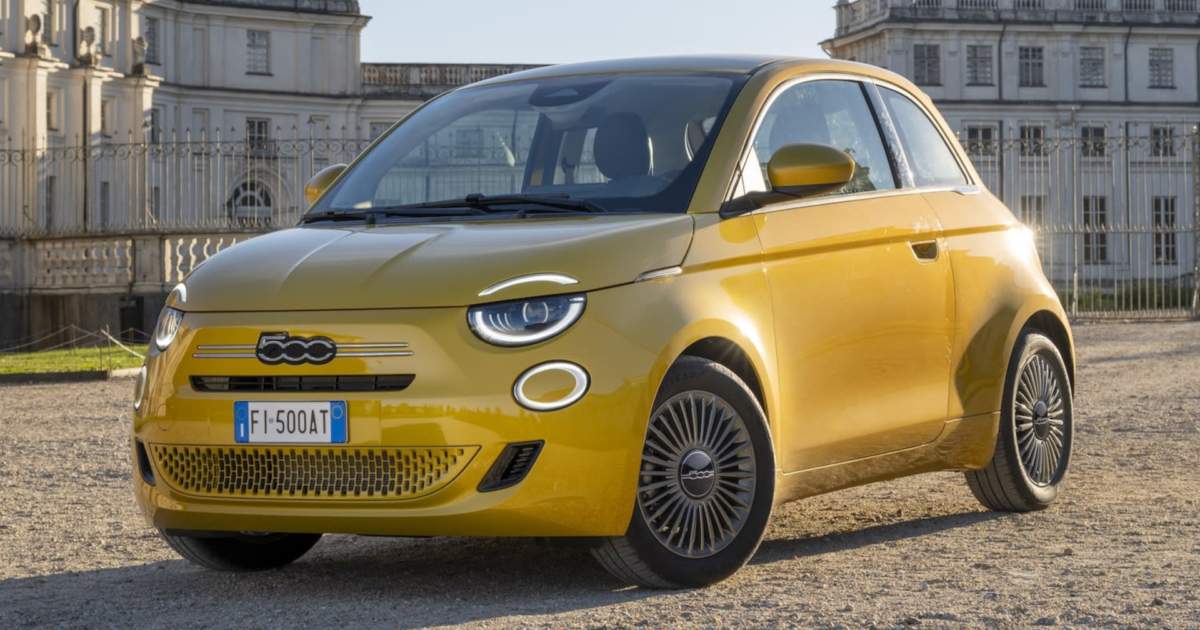 Foto promocional do carro Fiat 500 Hybrid