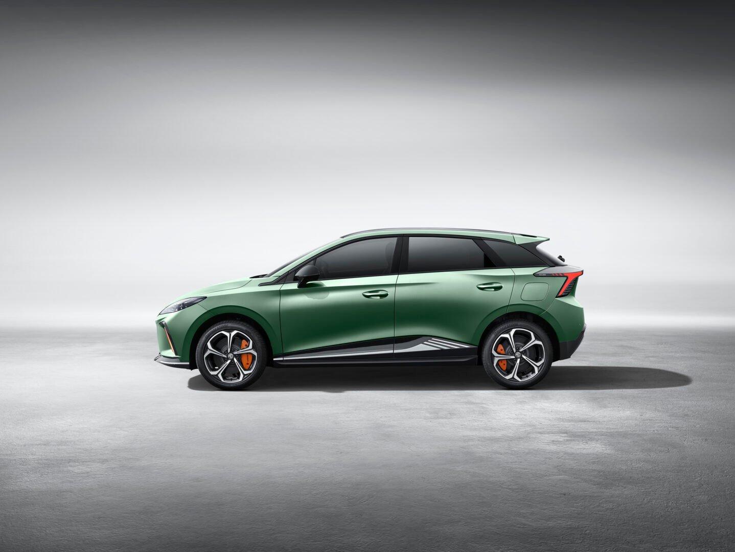 Foto do carro MG4, visão lateral