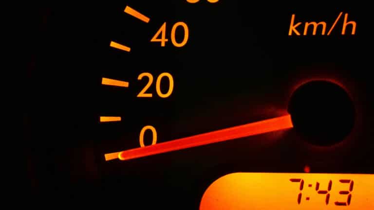 China propõe limitar a aceleração de 0 a 100 km/h para no mínimo 5 segundos