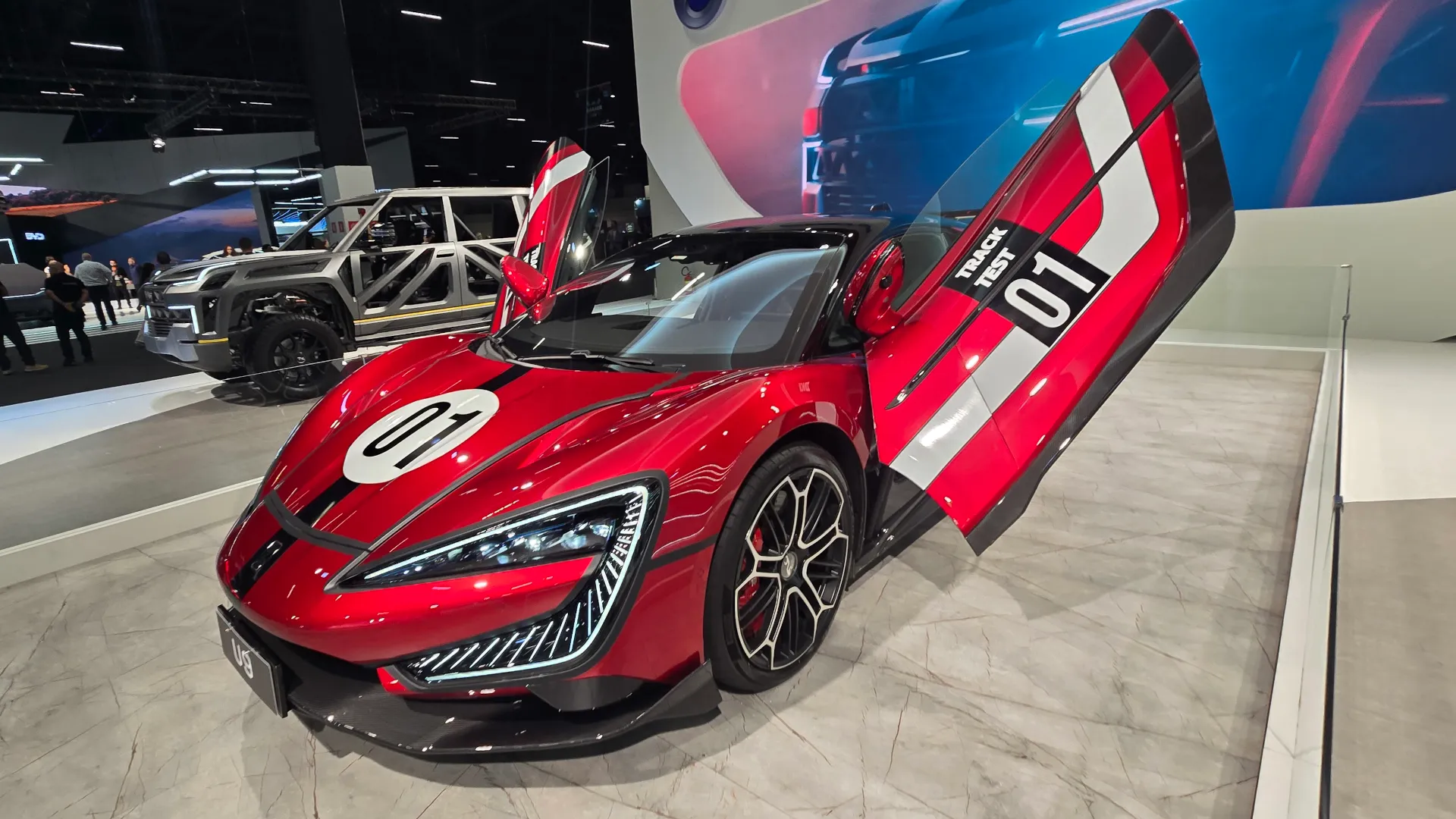 Carro hiperesportivo BYD Yangwang U9 Xtreme no estande da Denza no Salão do Automóvel de São Paulo