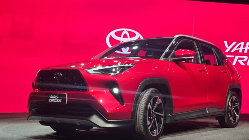 Foto do carro Toyota Yaris Cross em apresentação no pré-evento do Salão do Automóvel de São Paulo