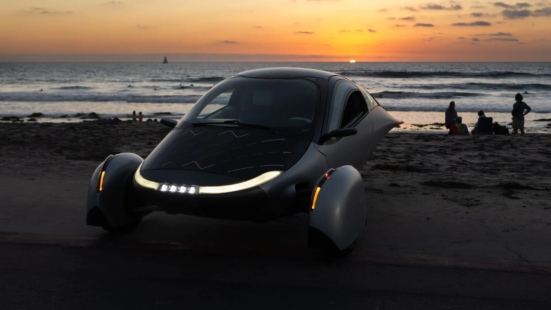 Triciclo elétrico movido a energia solar da Aptera