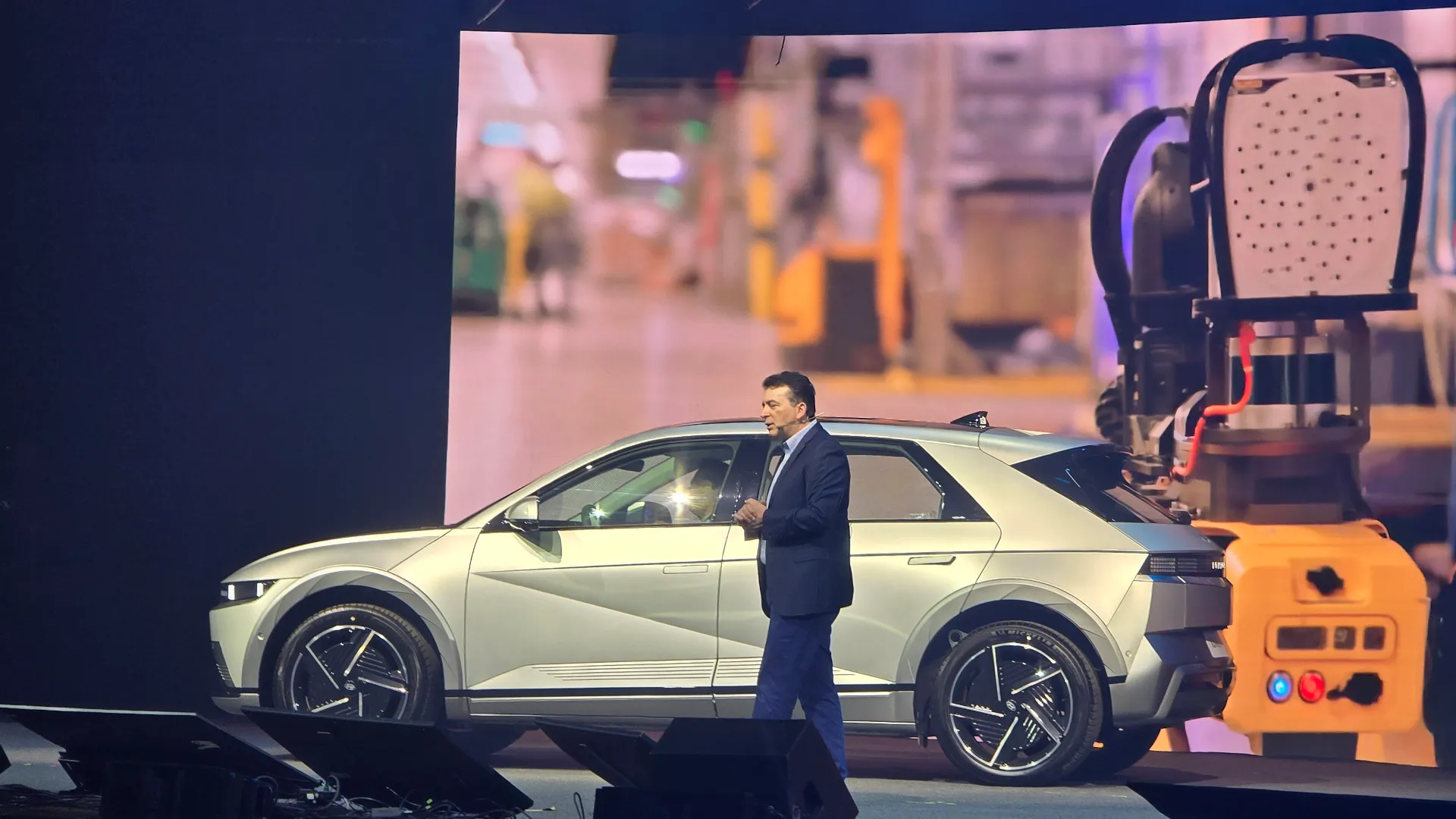 Foto do palco de imprensa do Salão do Automóvel de São Paulo, apresentação da Hyundai