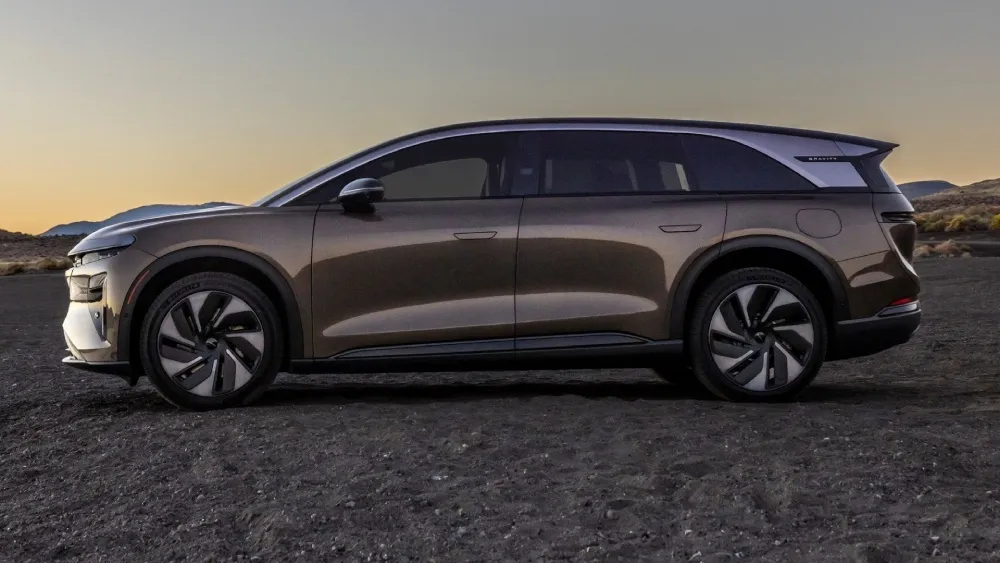 Lateral do Lucid Gravity Touring