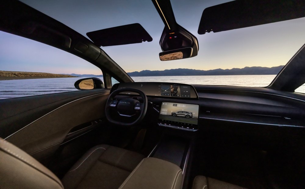 Teto solar panorâmico do Lucid Gravity Touring