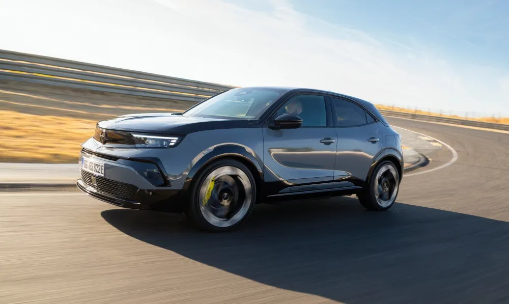 Lateral do Opel Mokka GSE