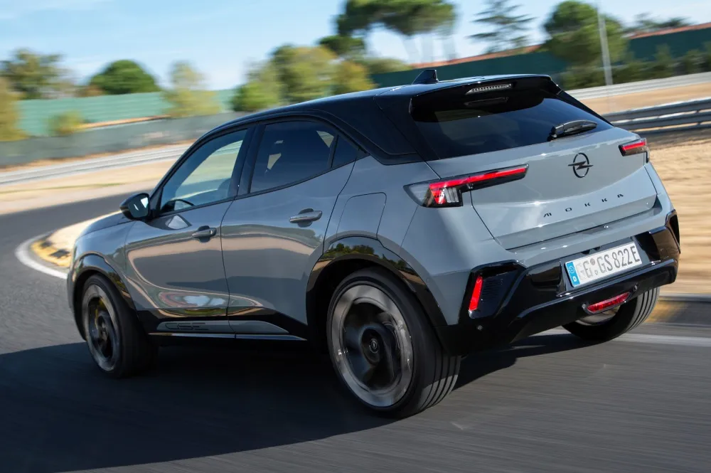 Traseira do Opel Mokka GSE