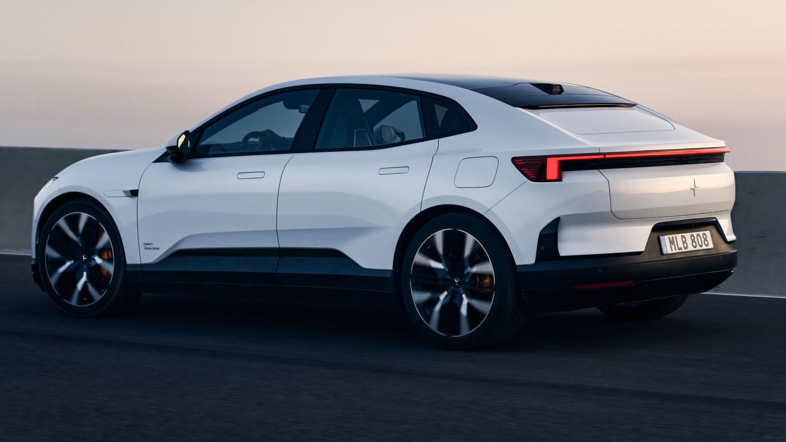 Polestar 4 é o primeiro com sistema de faixa por IA do Google Maps, mesmo sem janela traseira