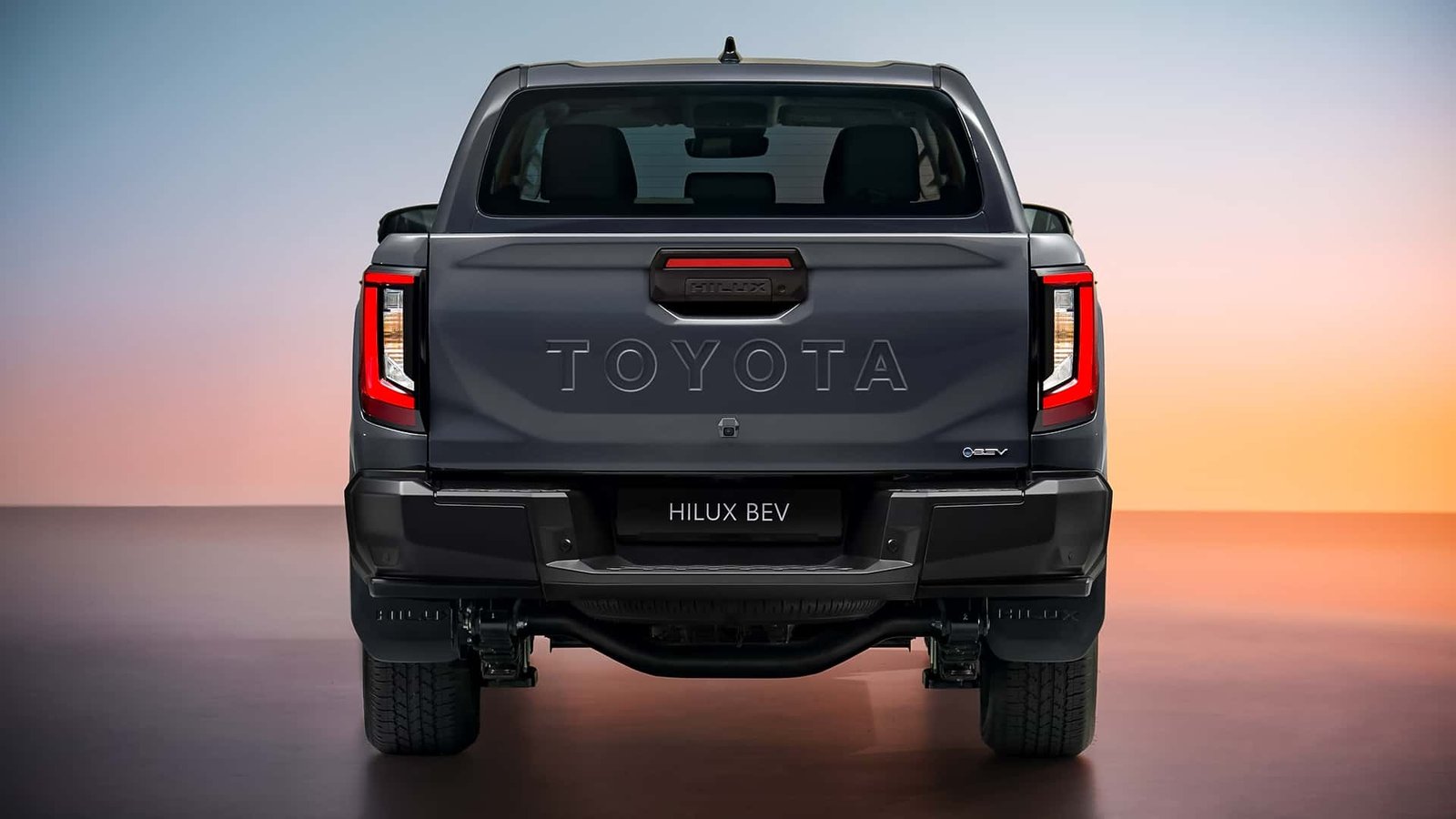 Foto da Toyota Hilux Travo (elétrica BEV), traseira