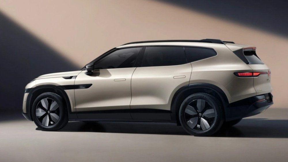 Lateral da ID.UNYX 08